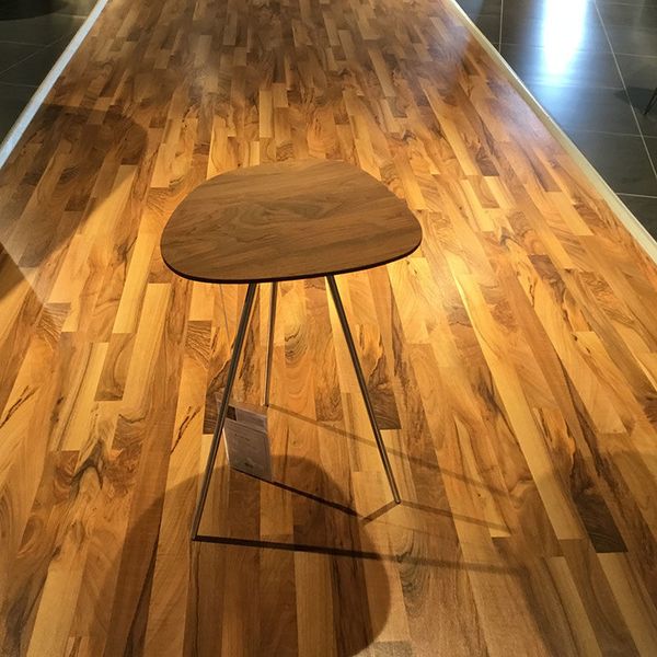 Leolux Liliom bijzettafel 