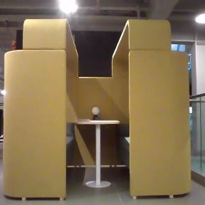 EFG Surround Us Meeting POD overlegtafel - Showroom