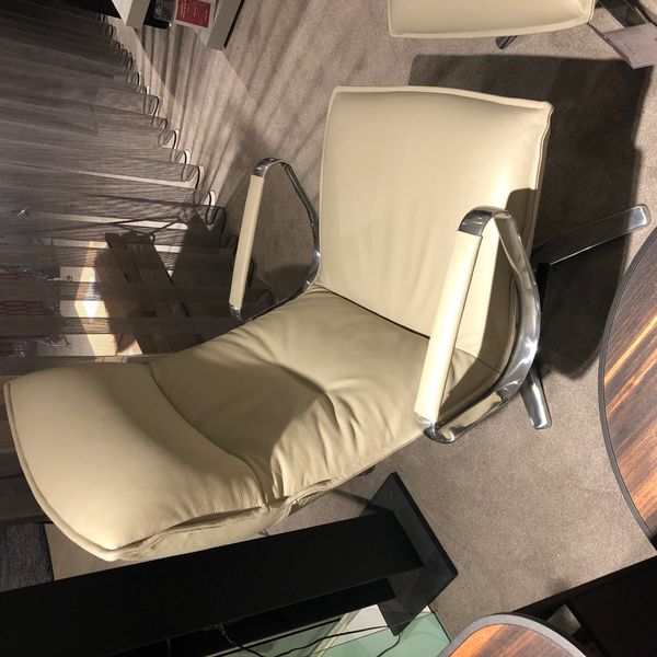 Conform Laid Back draaifauteuil - Vooraanzicht