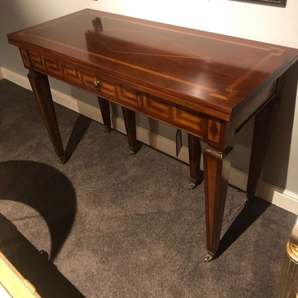 Crestan LXVI Sidetable  - Showroom