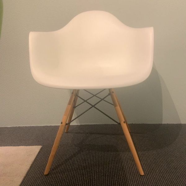 Vitra DAW eetkamerstoel - Showroom