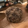 DK home Round lamb poef - Showroom