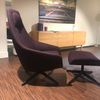 Montis Puk draaifauteuil met poef - Vooraanzicht