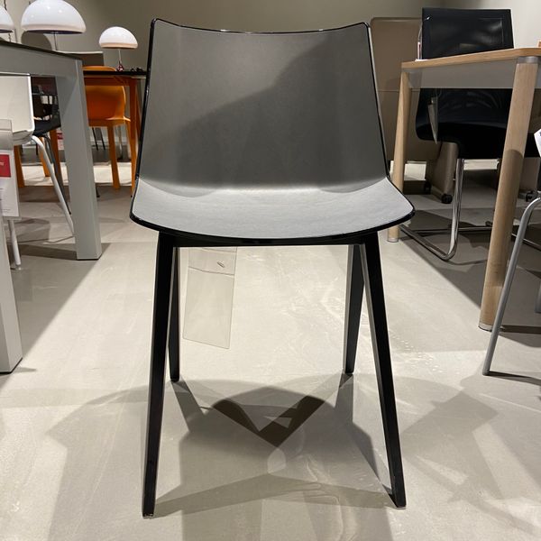 MDF Italia Aiku eetkamerstoel - Showroom