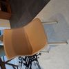 Cassina Motek eetkamerstoel - Zijaanzicht links