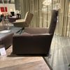LABEL vandenberg Don Quichot fauteuil met poef - Vooraanzicht