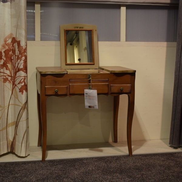 Grange Coiffeuse Marie Antoinette sidetable - Showroom