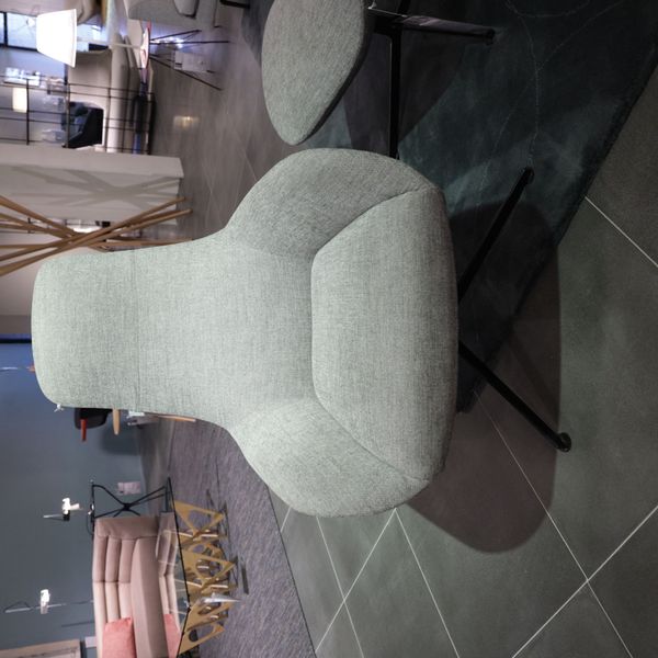 Zanotta Kent draaifauteuil met poef - Showroom