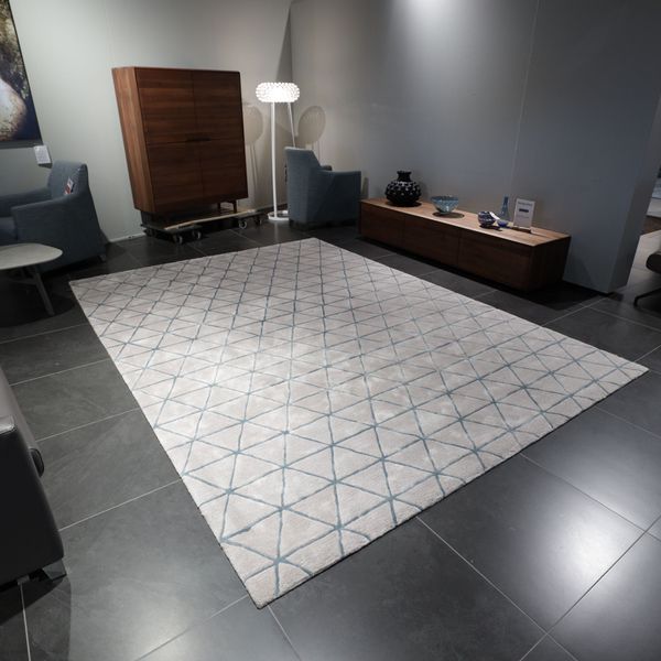 Leolux Girisha vloerkleed - 240x340 - Showroom