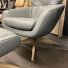 Leolux Lloyd Plus draaifauteuil met poef - Details