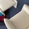 Leolux Boavista fauteuil met poef - Zijaanzicht links