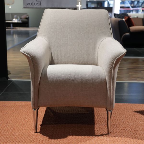 Leolux Mayuro fauteuil met poef - Showroom