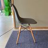 Vitra DSW eetkamerstoel - Zijaanzicht links