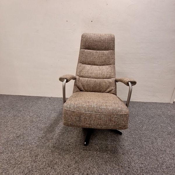 Prominent C-100 M relaxfauteuil - Sta op - Showroom