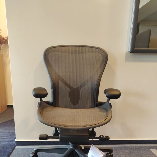 Herman Miller Aeron B bureaustoel - Showroom